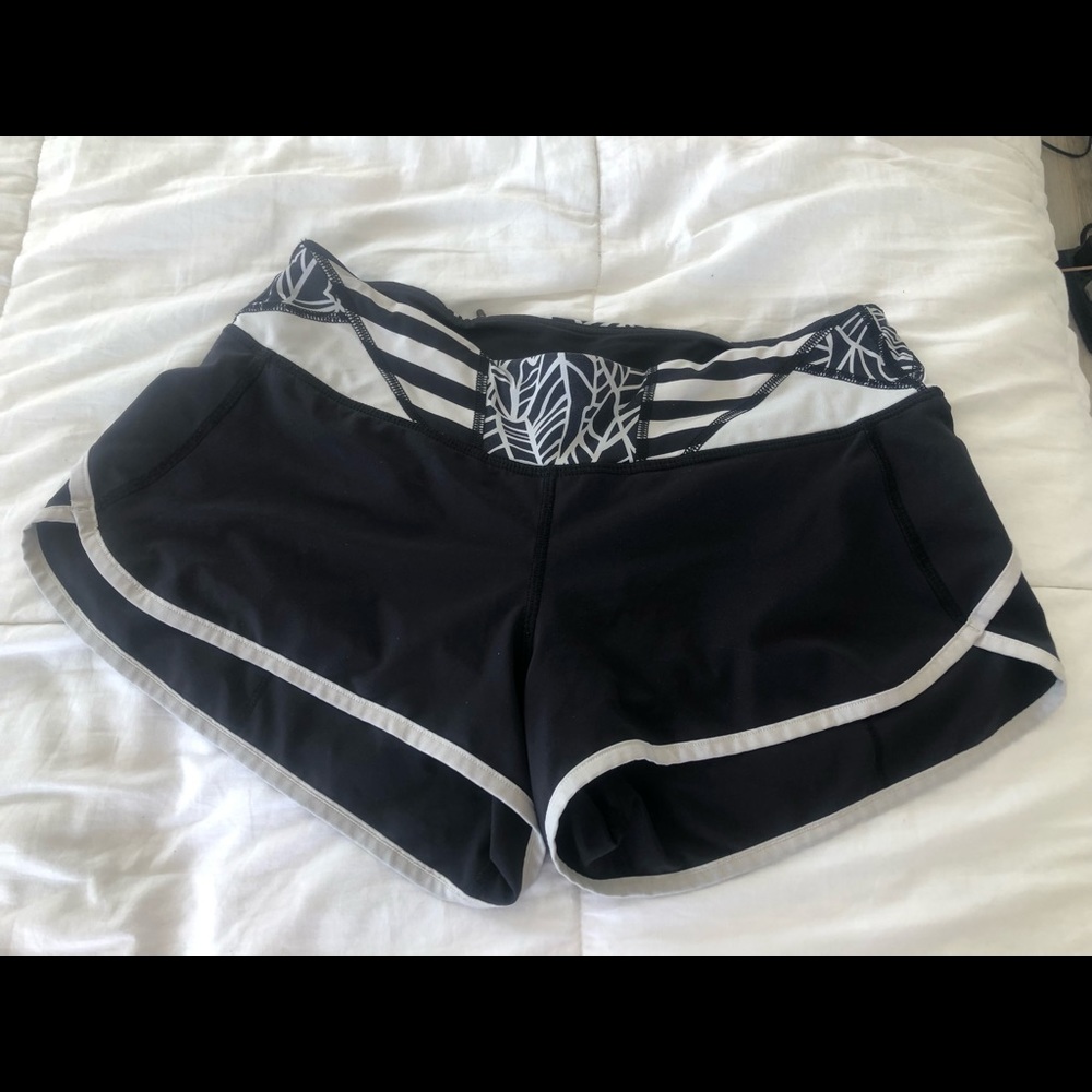 Lululemon Speed Up Shorts- Size 6 - RARE!!